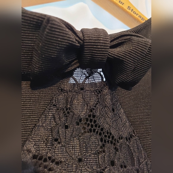 Black Dress Lace and Bow Detail at back Sleeveless A-Line - Picture 4 of 5
